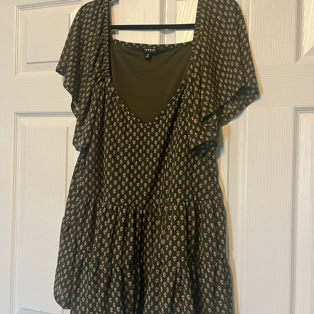 Torrid Dark Green Floral Peasant Top size 3